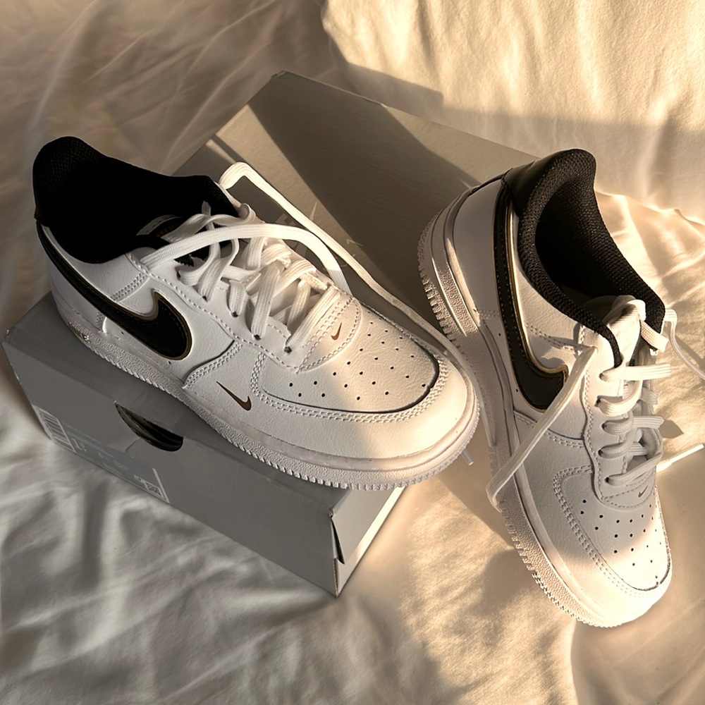 Nike Force 1 LV8 White and Black with Metallic Gold 1.5 Year Shoes